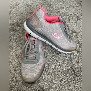 New sketchers relaxed, fit memory foam gray sneakers, size 7.5